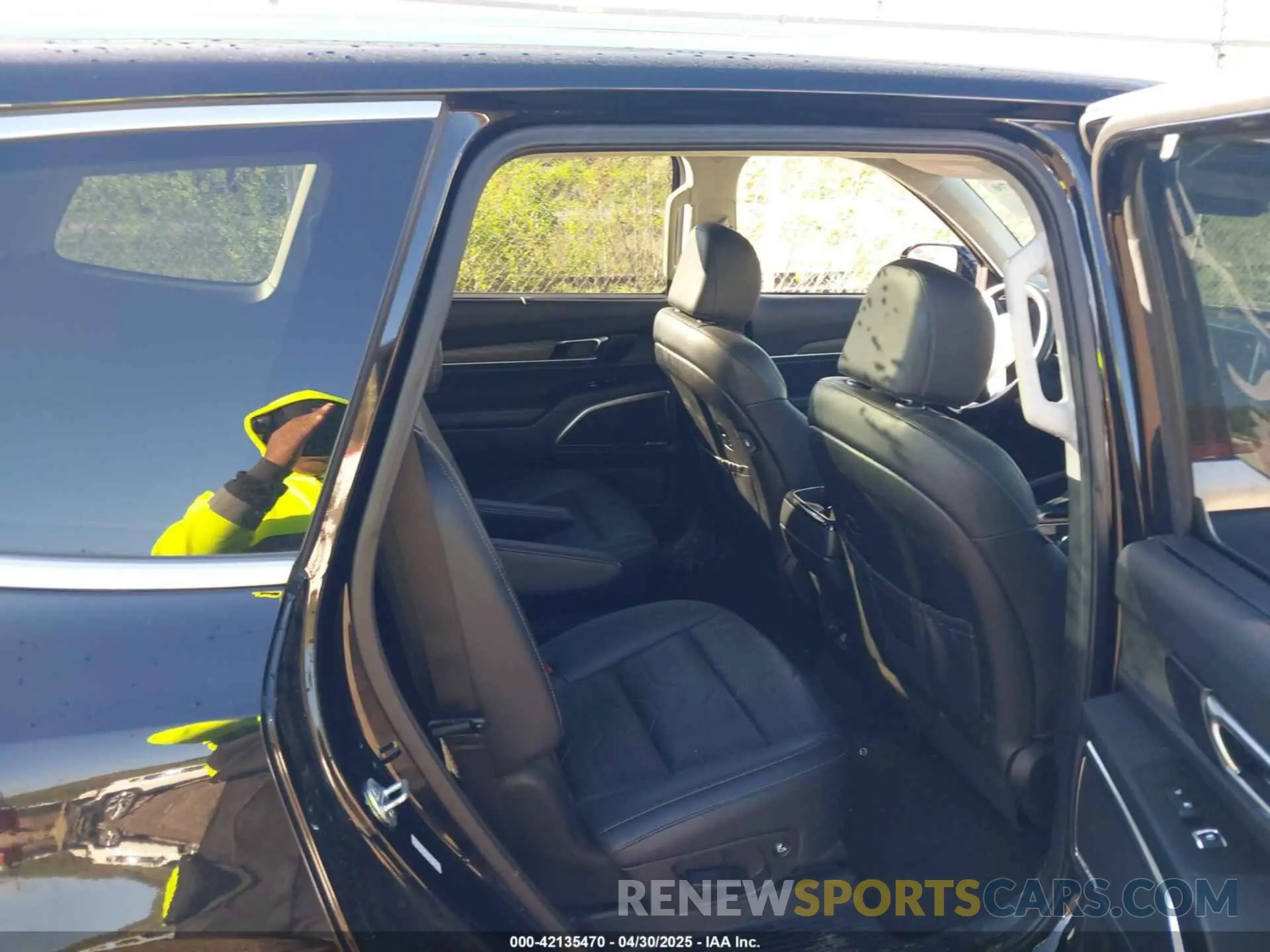 8 Photograph of a damaged car 5XYP5DHC1NG285427 KIA TELLURIDE 2022