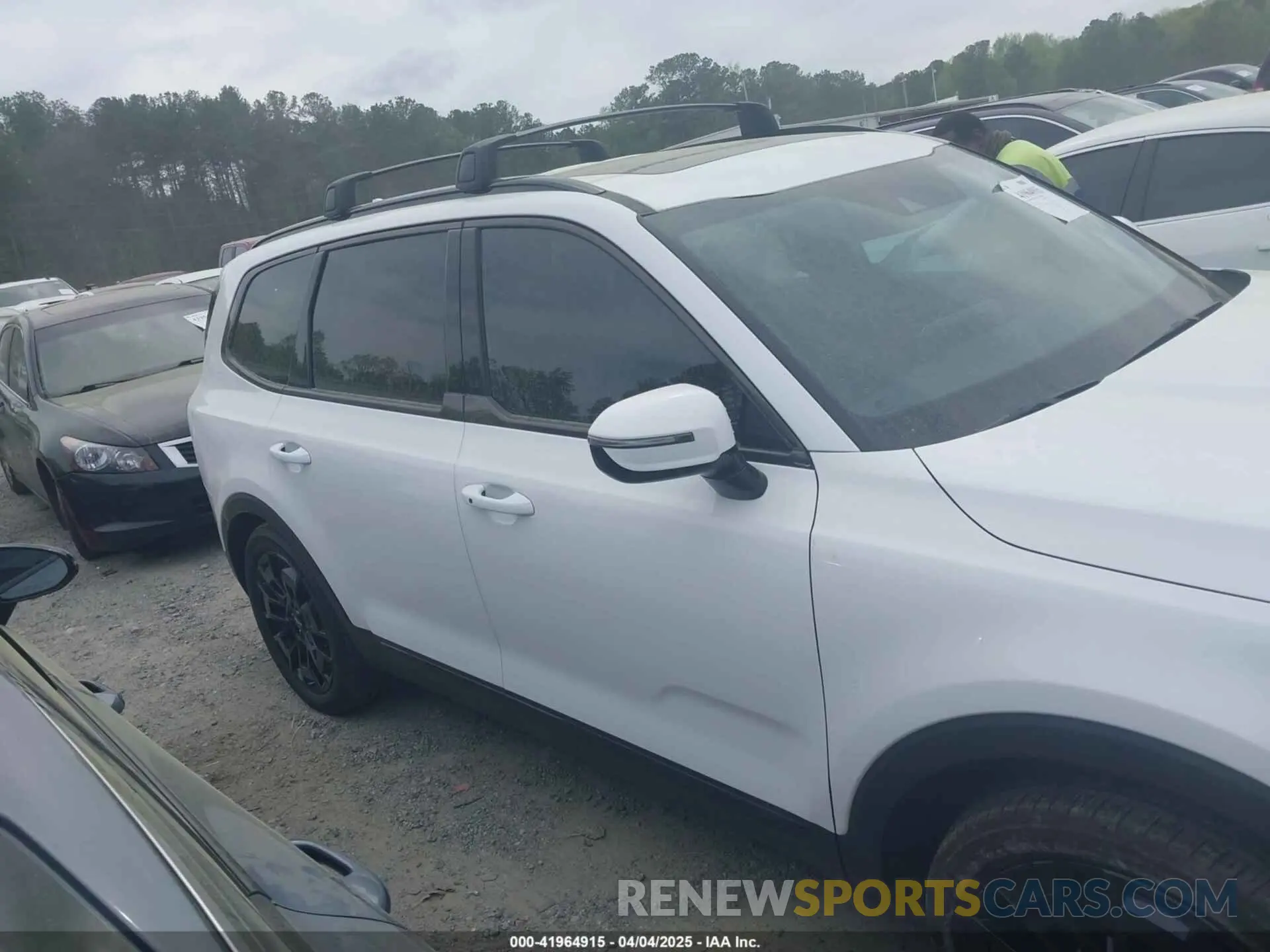 13 Photograph of a damaged car 5XYP5DHC1NG318216 KIA TELLURIDE 2022