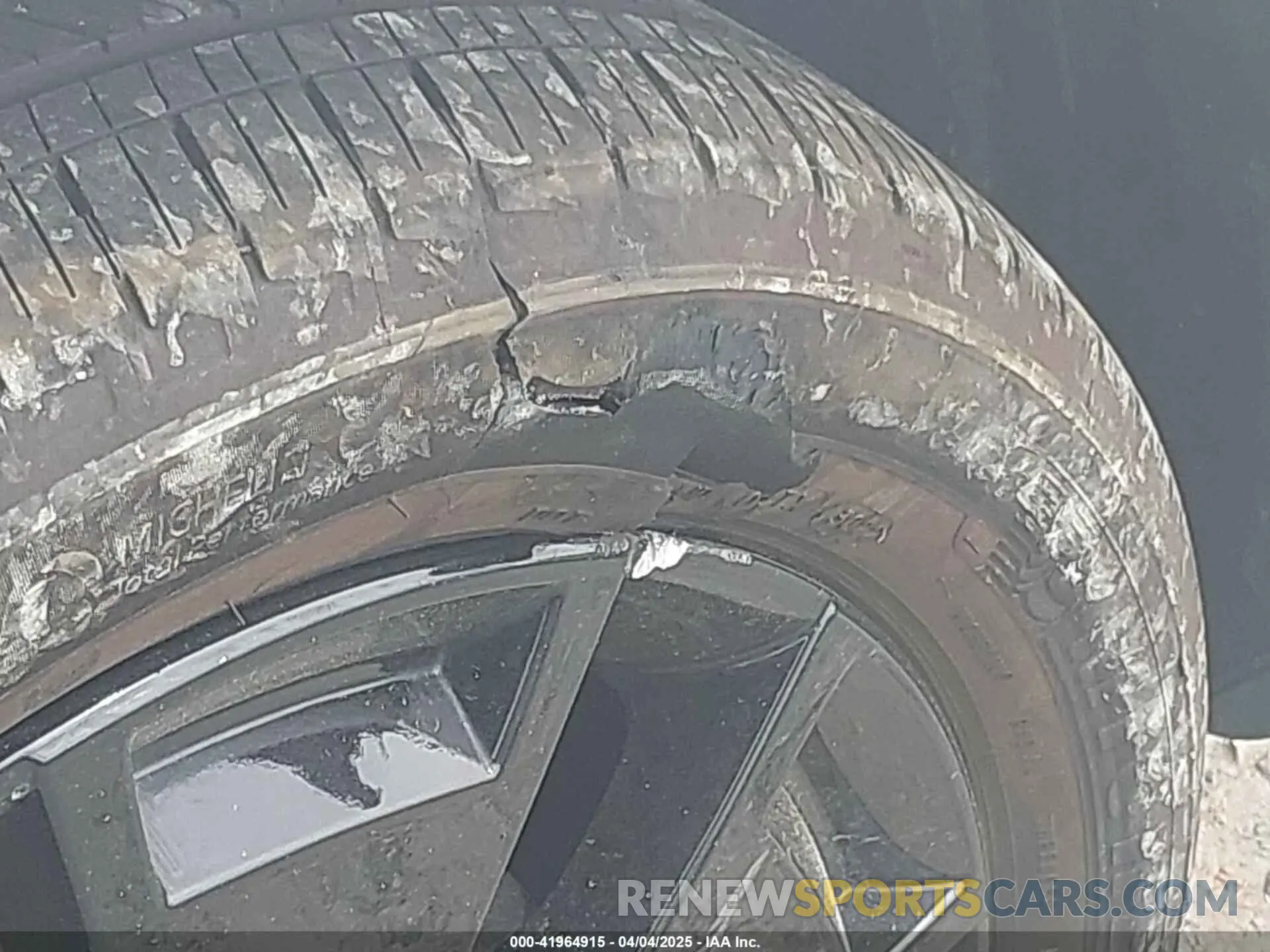 17 Photograph of a damaged car 5XYP5DHC1NG318216 KIA TELLURIDE 2022