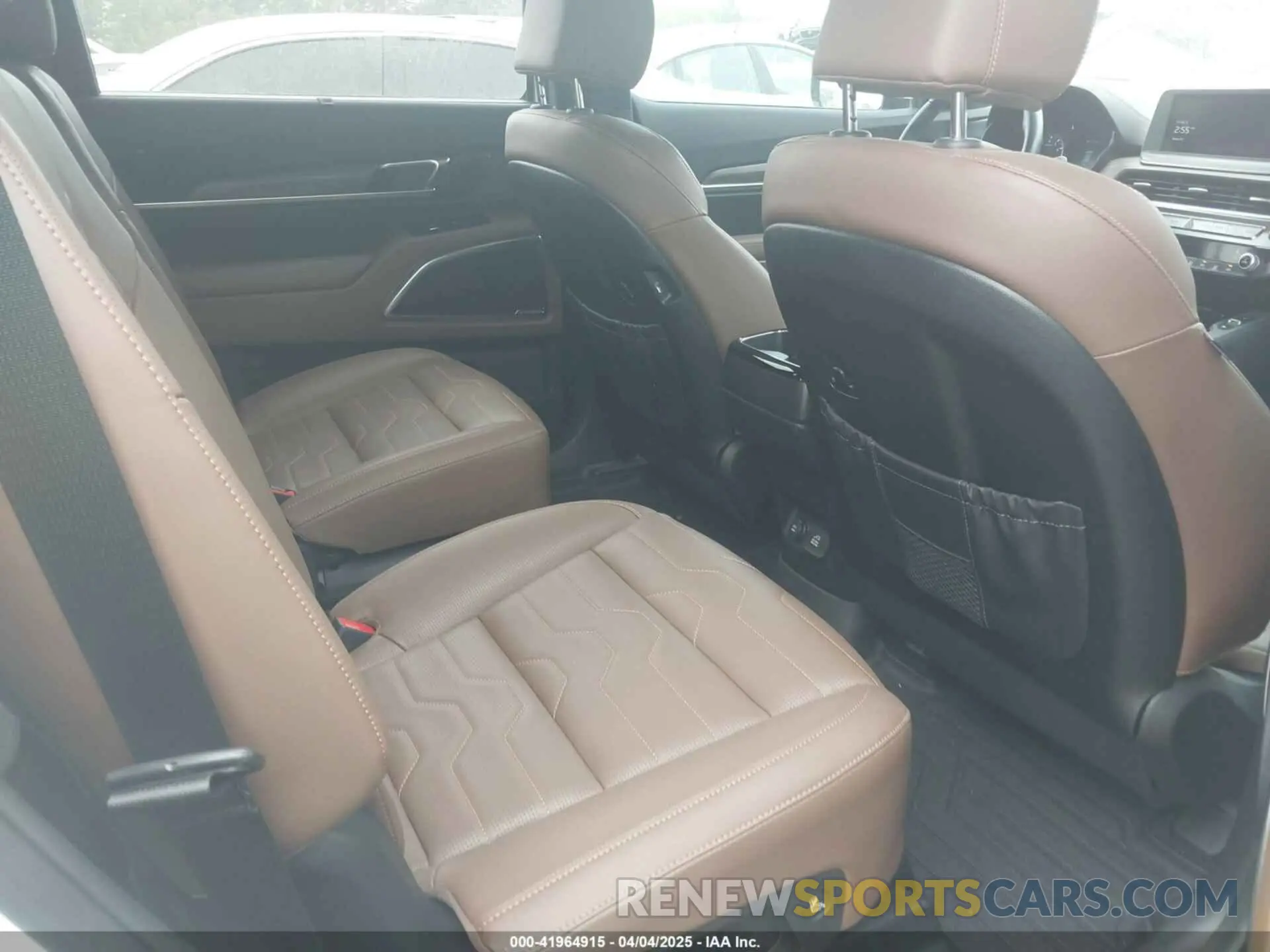 8 Photograph of a damaged car 5XYP5DHC1NG318216 KIA TELLURIDE 2022