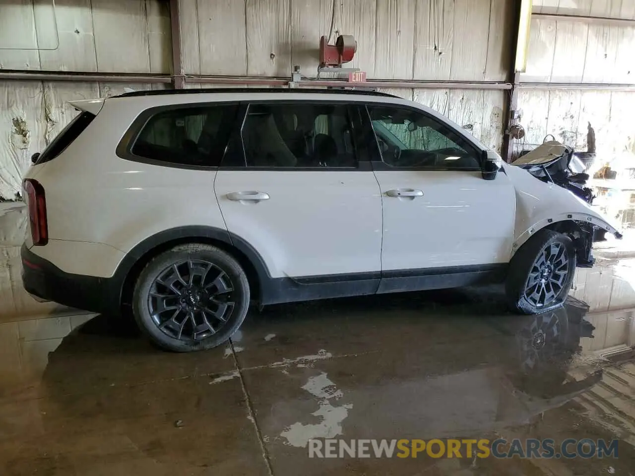 3 Photograph of a damaged car 5XYP5DHC2NG213815 KIA TELLURIDE 2022