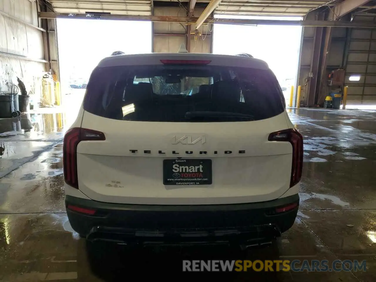 6 Photograph of a damaged car 5XYP5DHC2NG213815 KIA TELLURIDE 2022