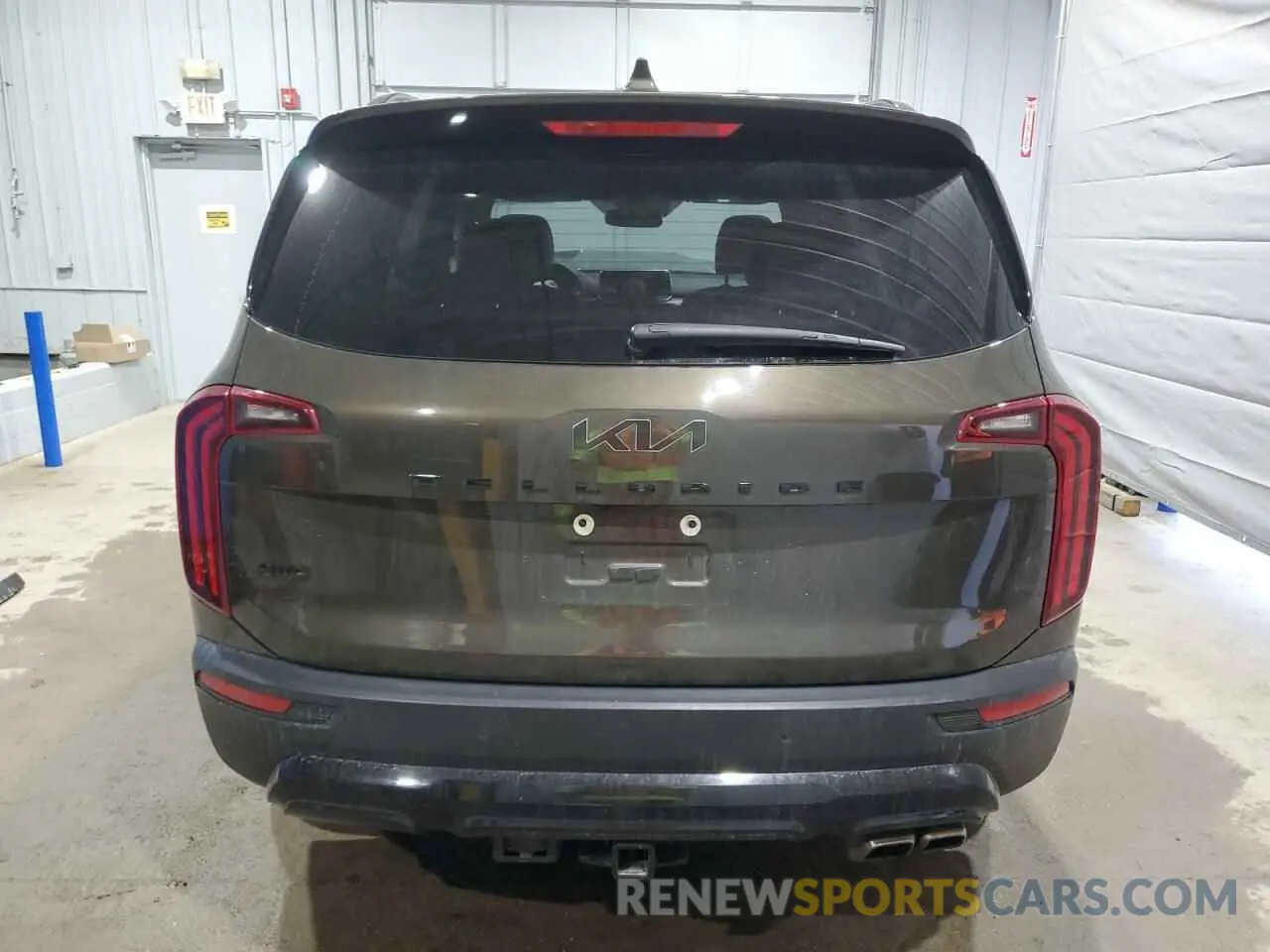 6 Photograph of a damaged car 5XYP5DHC2NG276672 KIA TELLURIDE 2022
