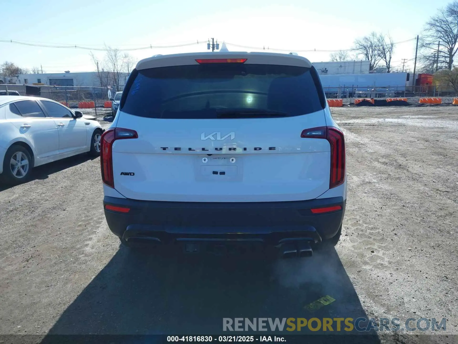 17 Photograph of a damaged car 5XYP5DHC2NG299501 KIA TELLURIDE 2022