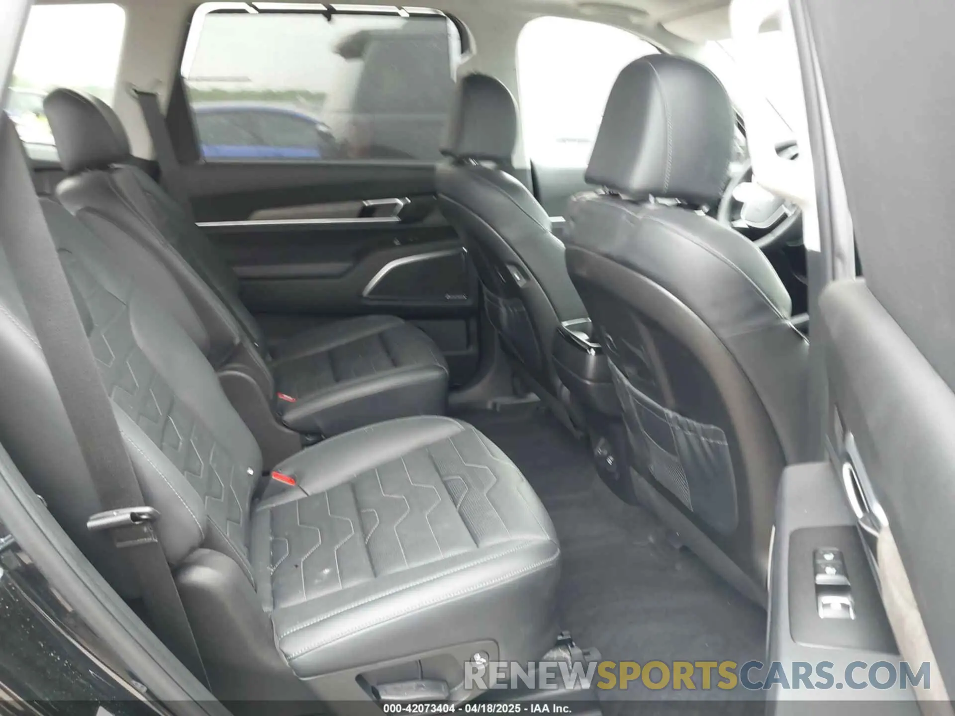 8 Photograph of a damaged car 5XYP5DHC4NG249036 KIA TELLURIDE 2022