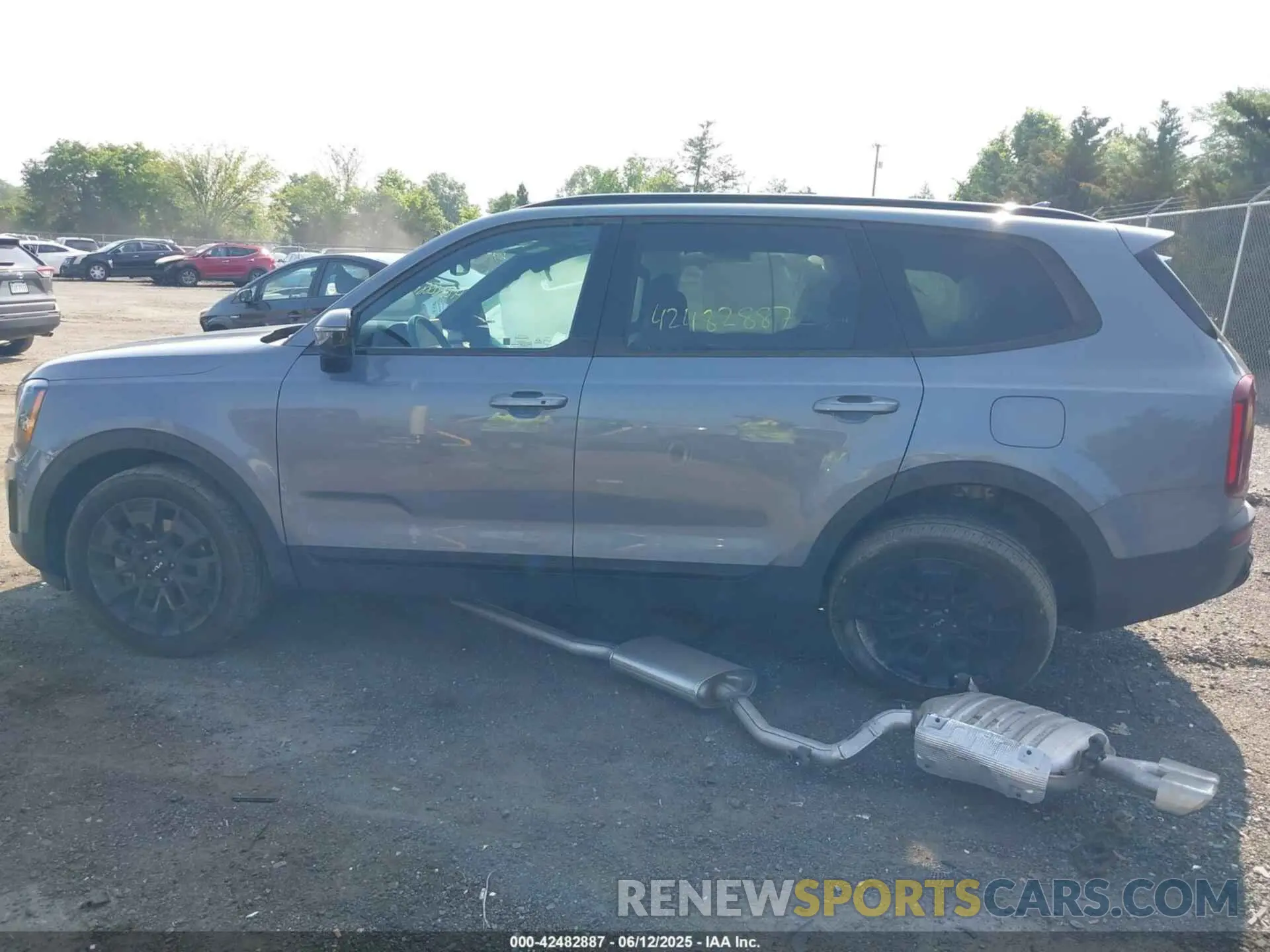 14 Photograph of a damaged car 5XYP5DHC6NG267070 KIA TELLURIDE 2022