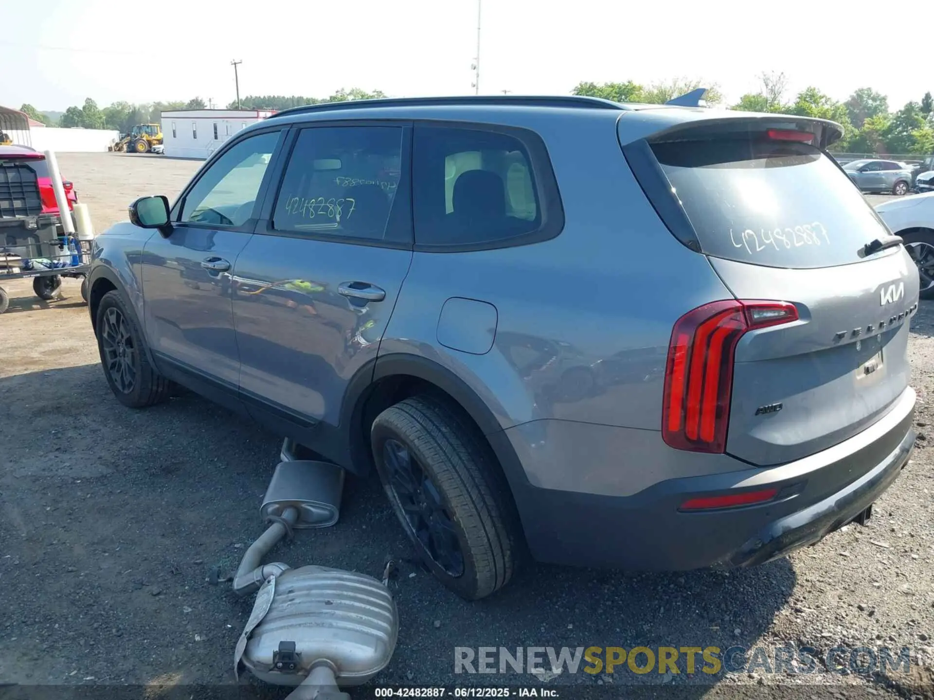 3 Photograph of a damaged car 5XYP5DHC6NG267070 KIA TELLURIDE 2022