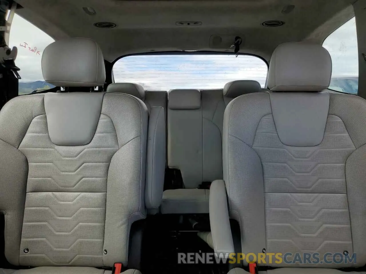10 Photograph of a damaged car 5XYP5DHC6NG276609 KIA TELLURIDE 2022