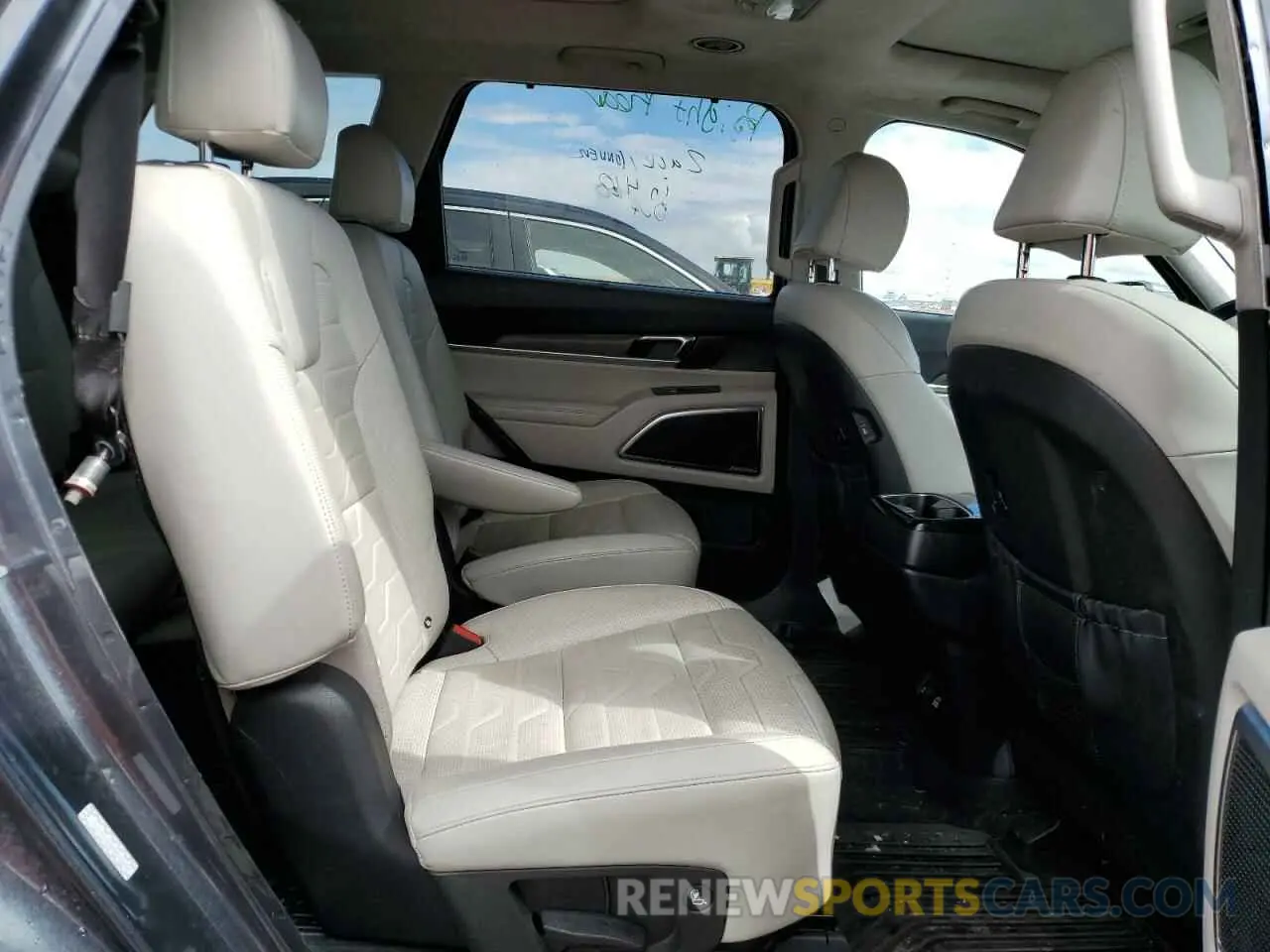 11 Photograph of a damaged car 5XYP5DHC6NG276609 KIA TELLURIDE 2022