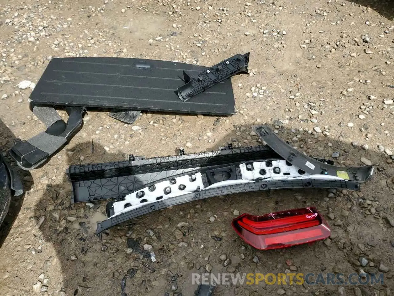 13 Photograph of a damaged car 5XYP5DHC6NG276609 KIA TELLURIDE 2022