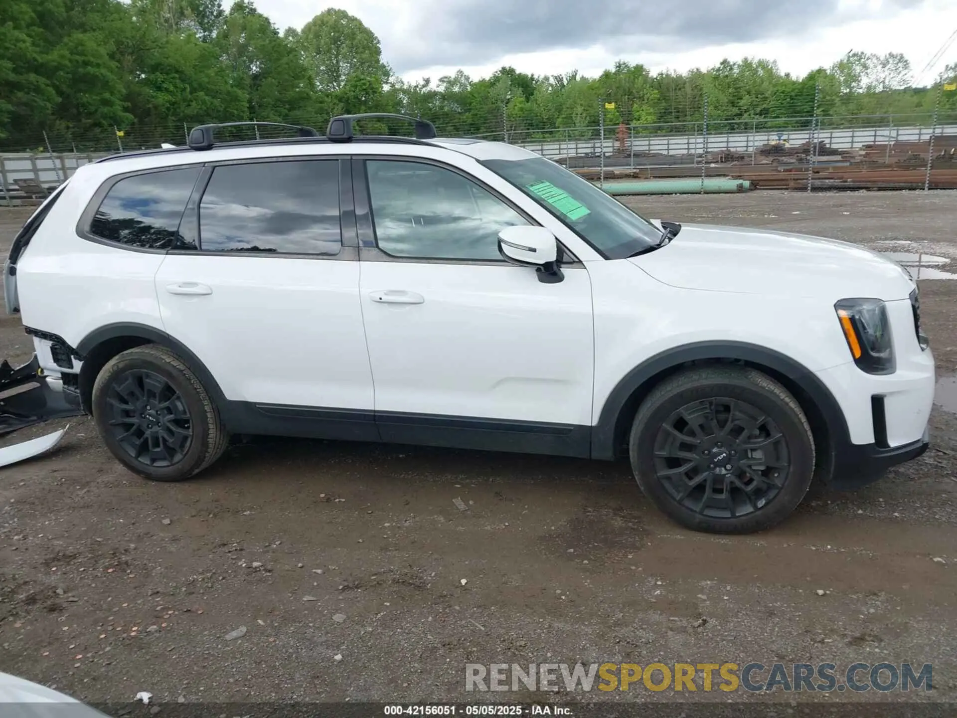 13 Photograph of a damaged car 5XYP5DHC7NG226138 KIA TELLURIDE 2022