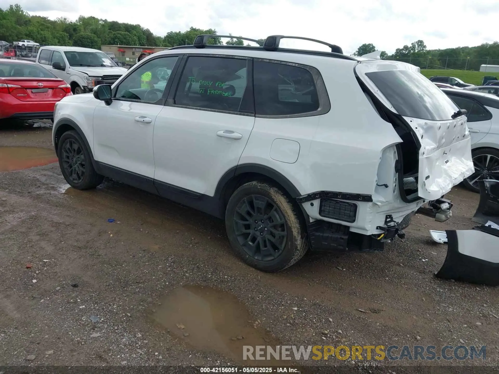 3 Photograph of a damaged car 5XYP5DHC7NG226138 KIA TELLURIDE 2022