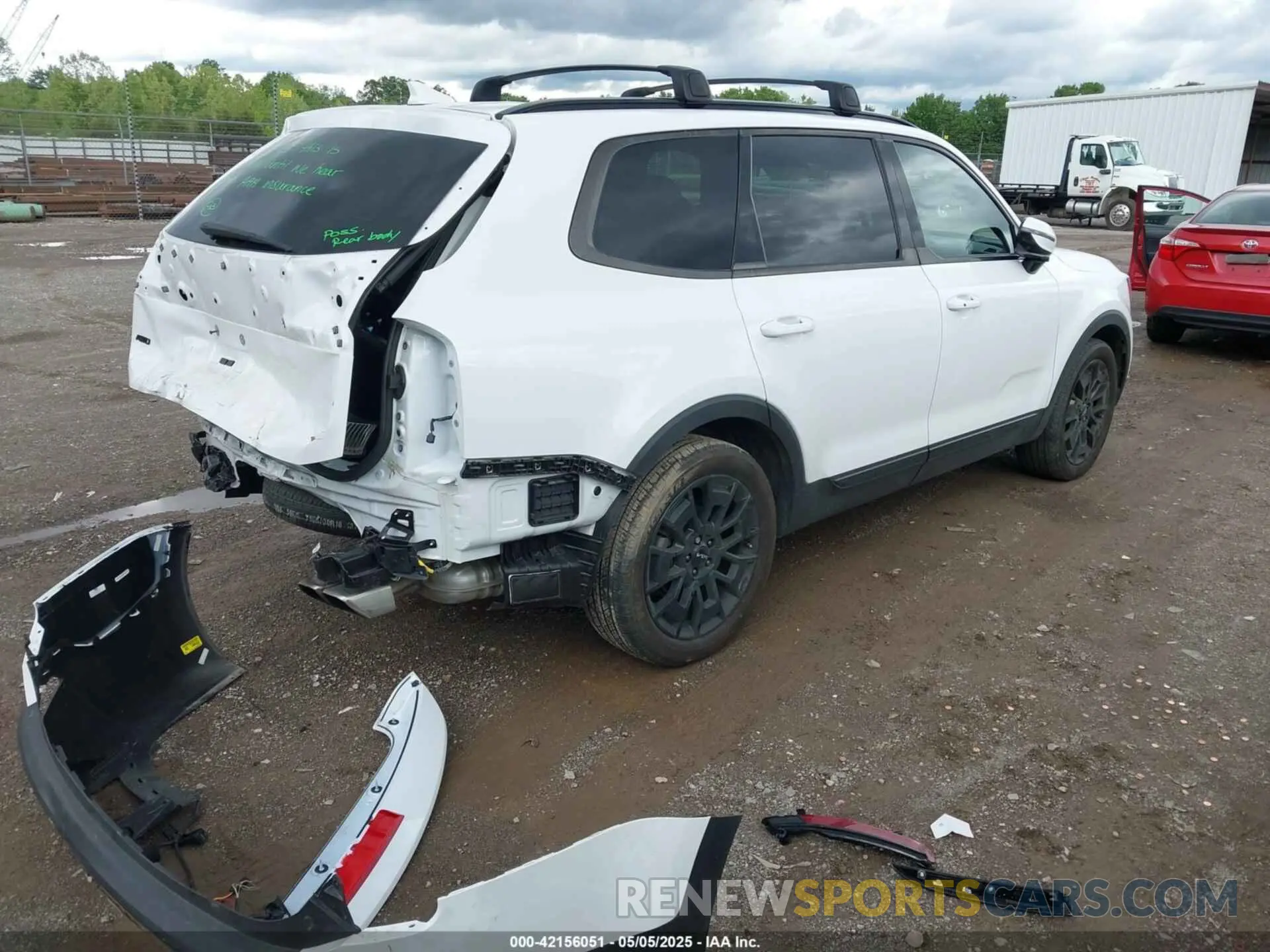 4 Photograph of a damaged car 5XYP5DHC7NG226138 KIA TELLURIDE 2022