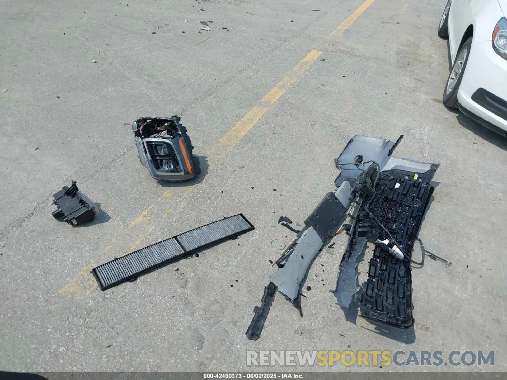12 Photograph of a damaged car 5XYP5DHC7NG262332 KIA TELLURIDE 2022