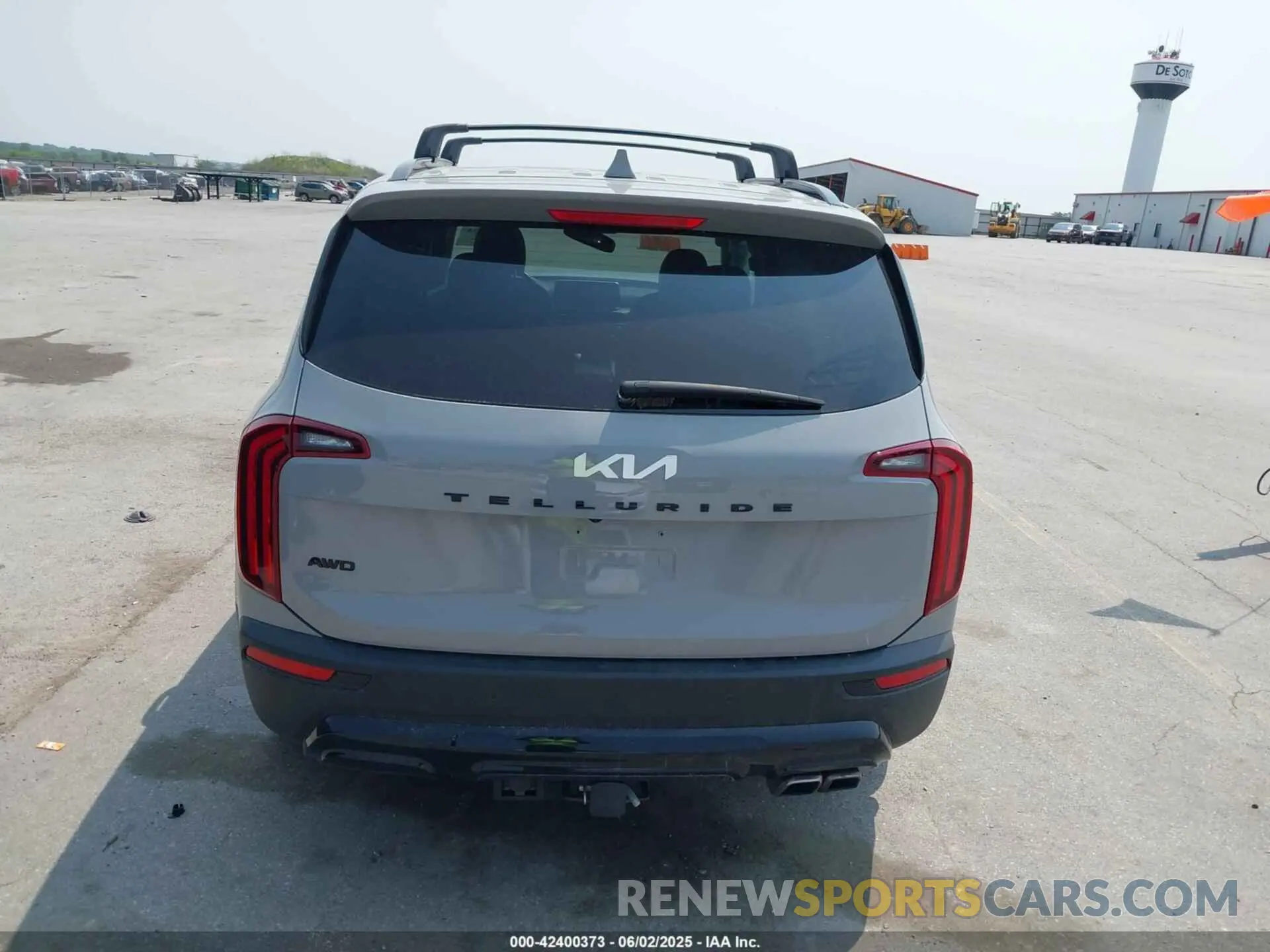 17 Photograph of a damaged car 5XYP5DHC7NG262332 KIA TELLURIDE 2022
