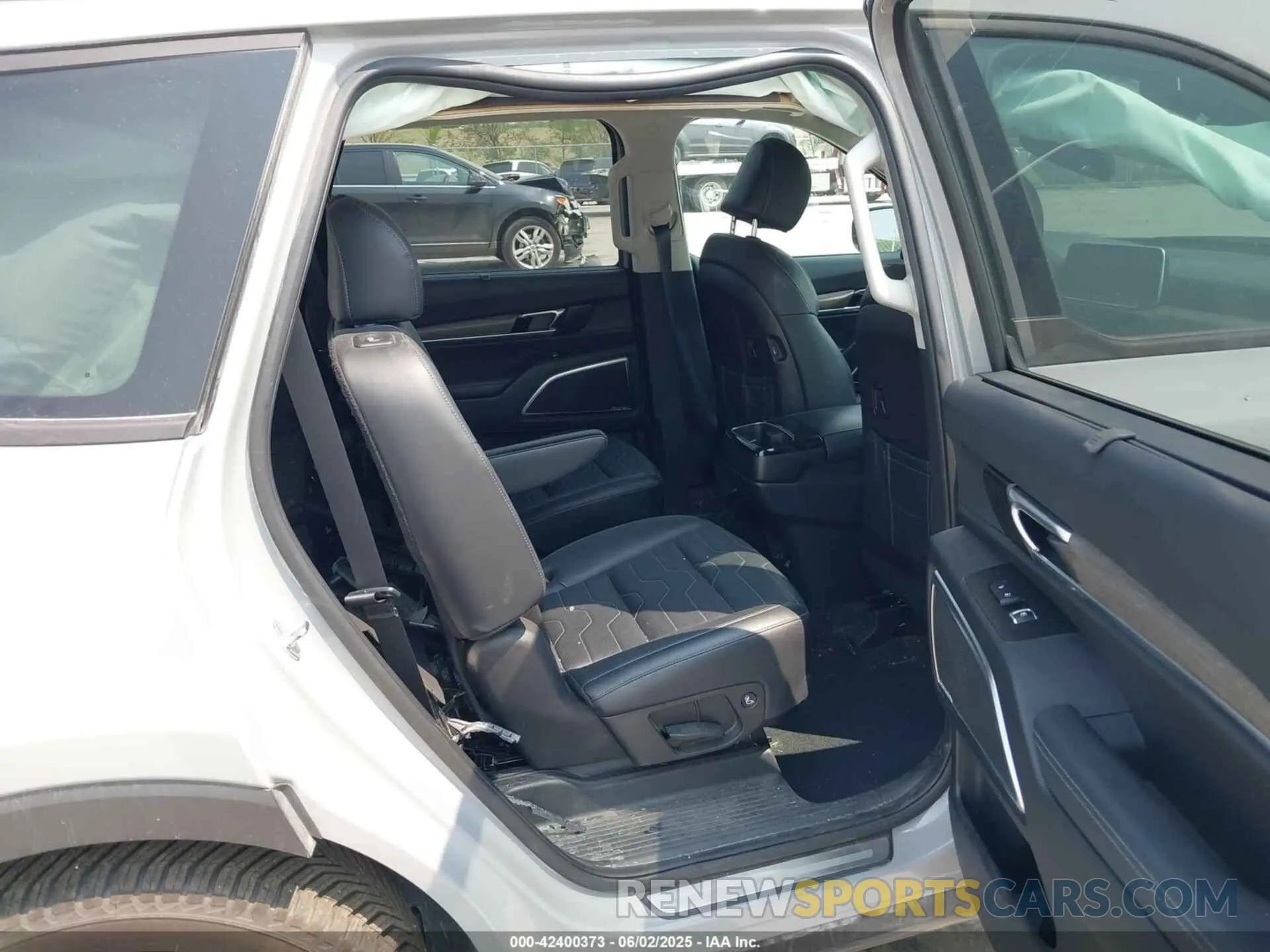 8 Photograph of a damaged car 5XYP5DHC7NG262332 KIA TELLURIDE 2022