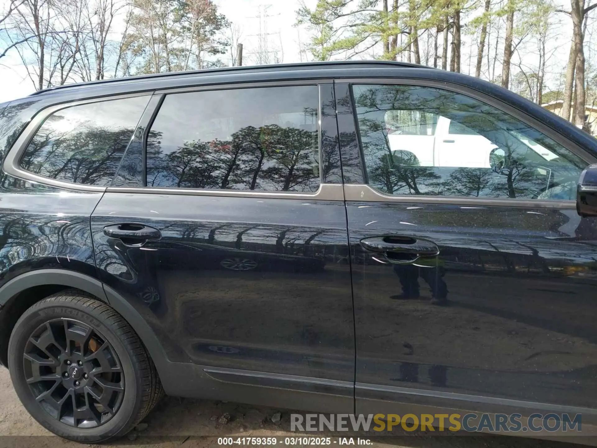 19 Photograph of a damaged car 5XYP5DHC7NG296481 KIA TELLURIDE 2022