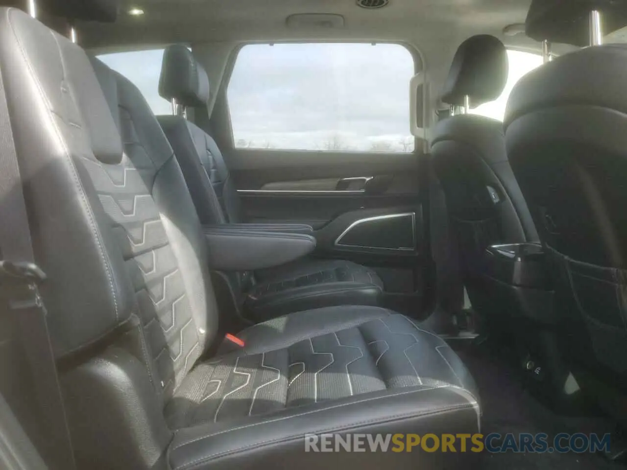 11 Photograph of a damaged car 5XYP5DHC8NG199354 KIA TELLURIDE 2022