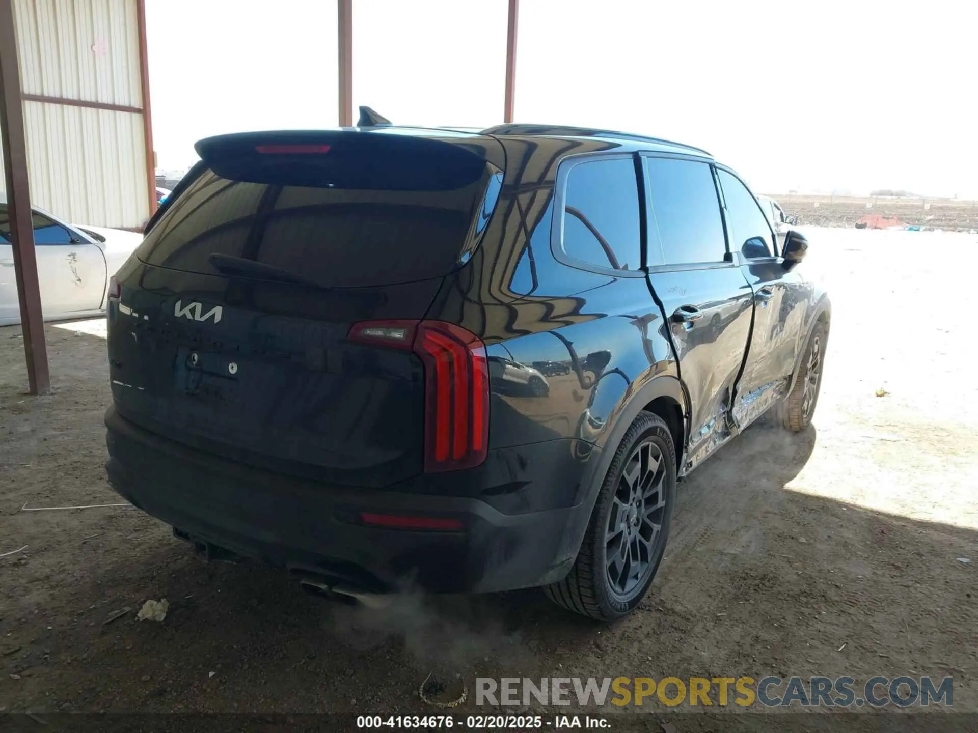 4 Photograph of a damaged car 5XYP5DHC8NG247726 KIA TELLURIDE 2022