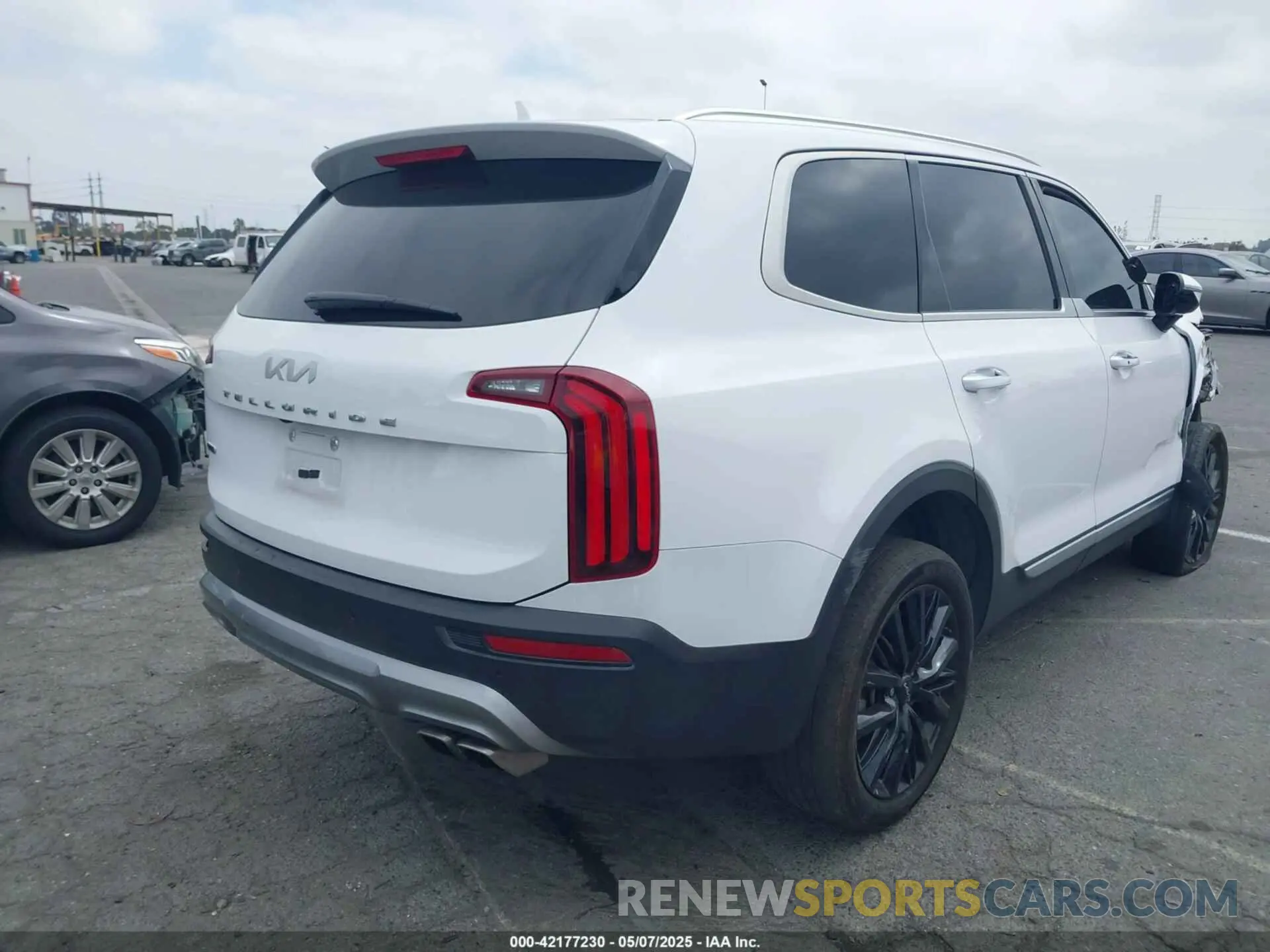 4 Photograph of a damaged car 5XYP5DHC9NG247668 KIA TELLURIDE 2022