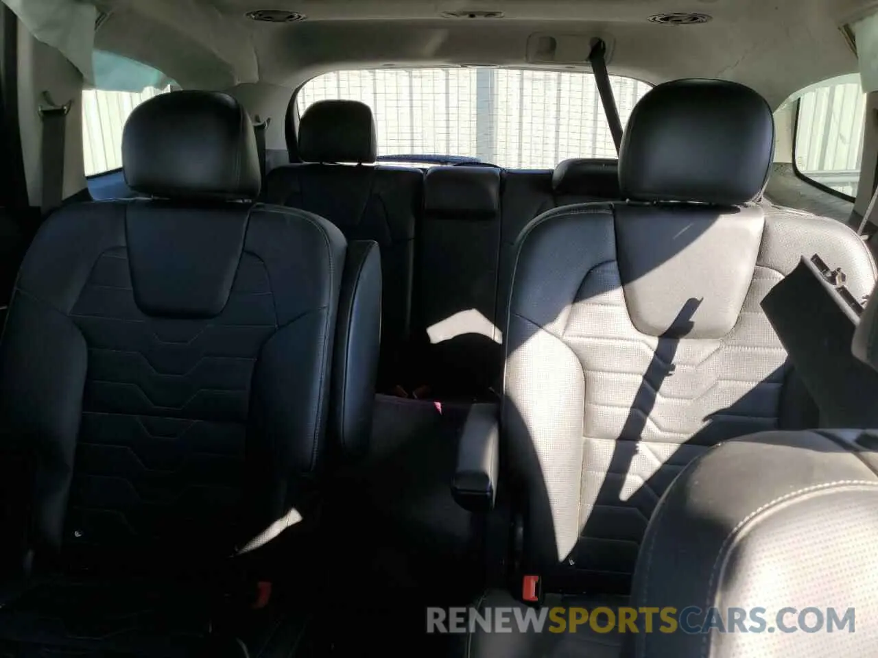 10 Photograph of a damaged car 5XYP5DHC9NG281139 KIA TELLURIDE 2022