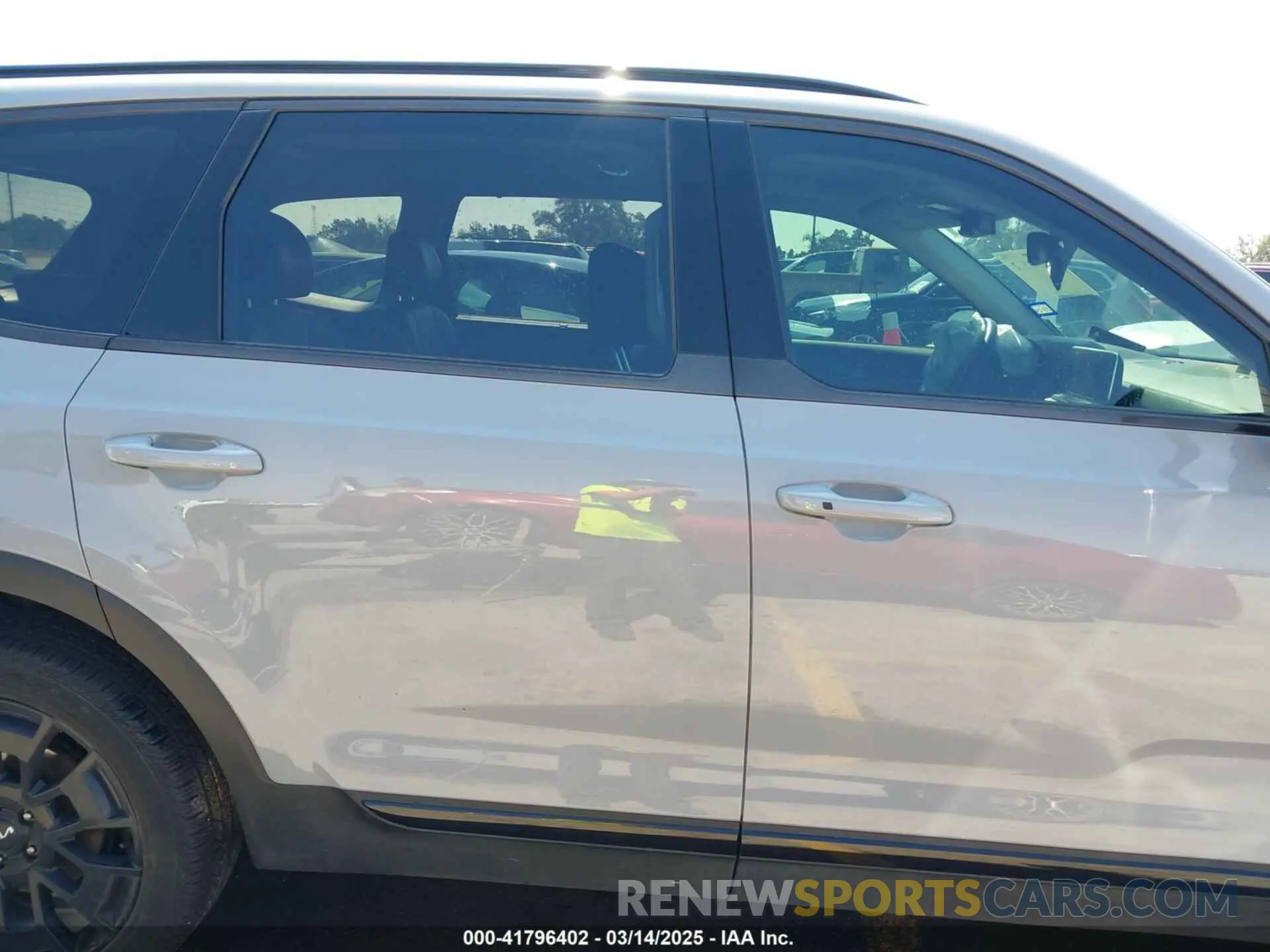 14 Photograph of a damaged car 5XYP5DHC9NG289323 KIA TELLURIDE 2022