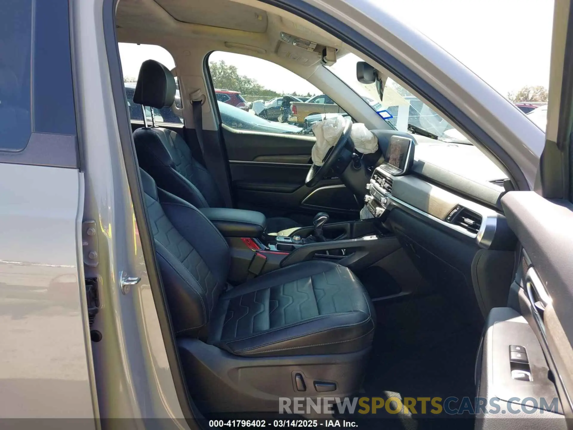5 Photograph of a damaged car 5XYP5DHC9NG289323 KIA TELLURIDE 2022