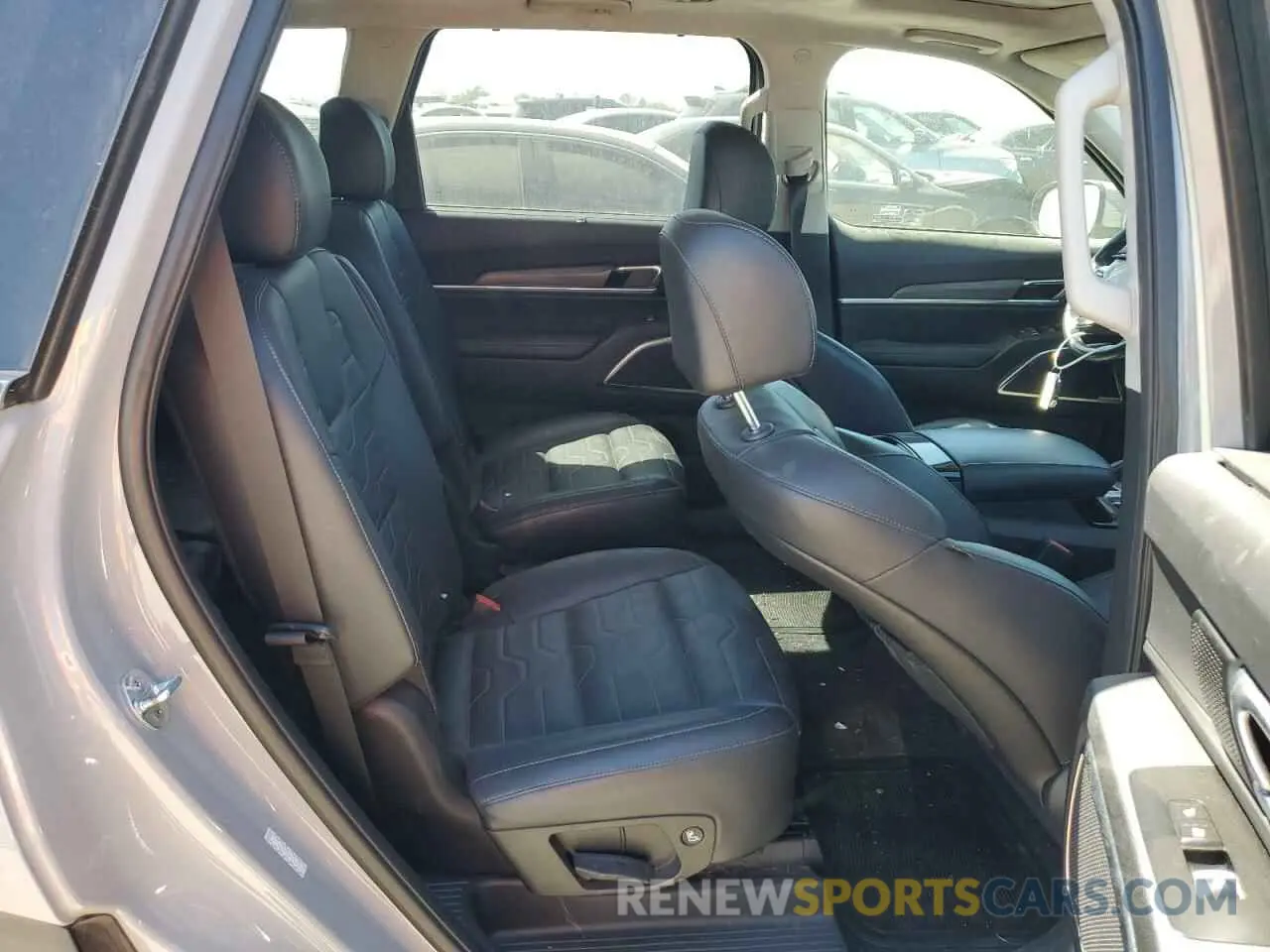 11 Photograph of a damaged car 5XYP5DHCXNG205946 KIA TELLURIDE 2022
