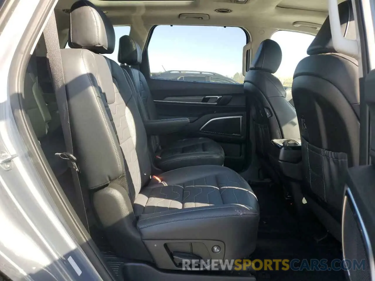 11 Photograph of a damaged car 5XYP5DHCXNG262793 KIA TELLURIDE 2022