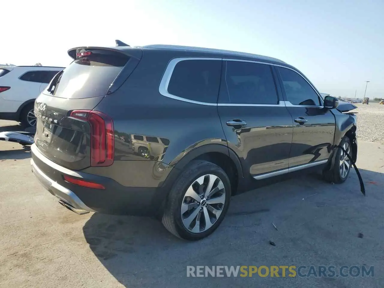 3 Photograph of a damaged car 5XYP64HC0NG223272 KIA TELLURIDE 2022