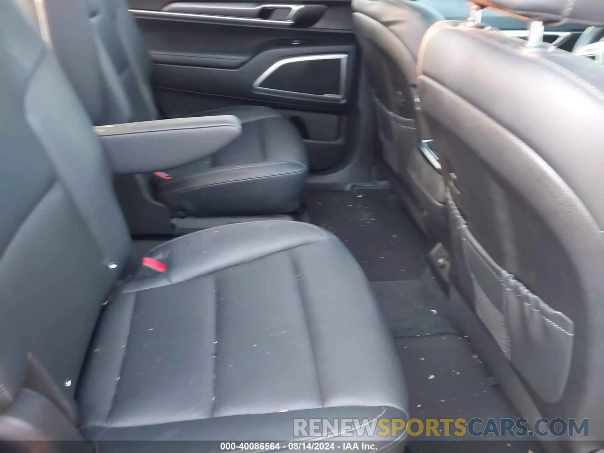 8 Photograph of a damaged car 5XYP64HC1NG310548 KIA TELLURIDE 2022