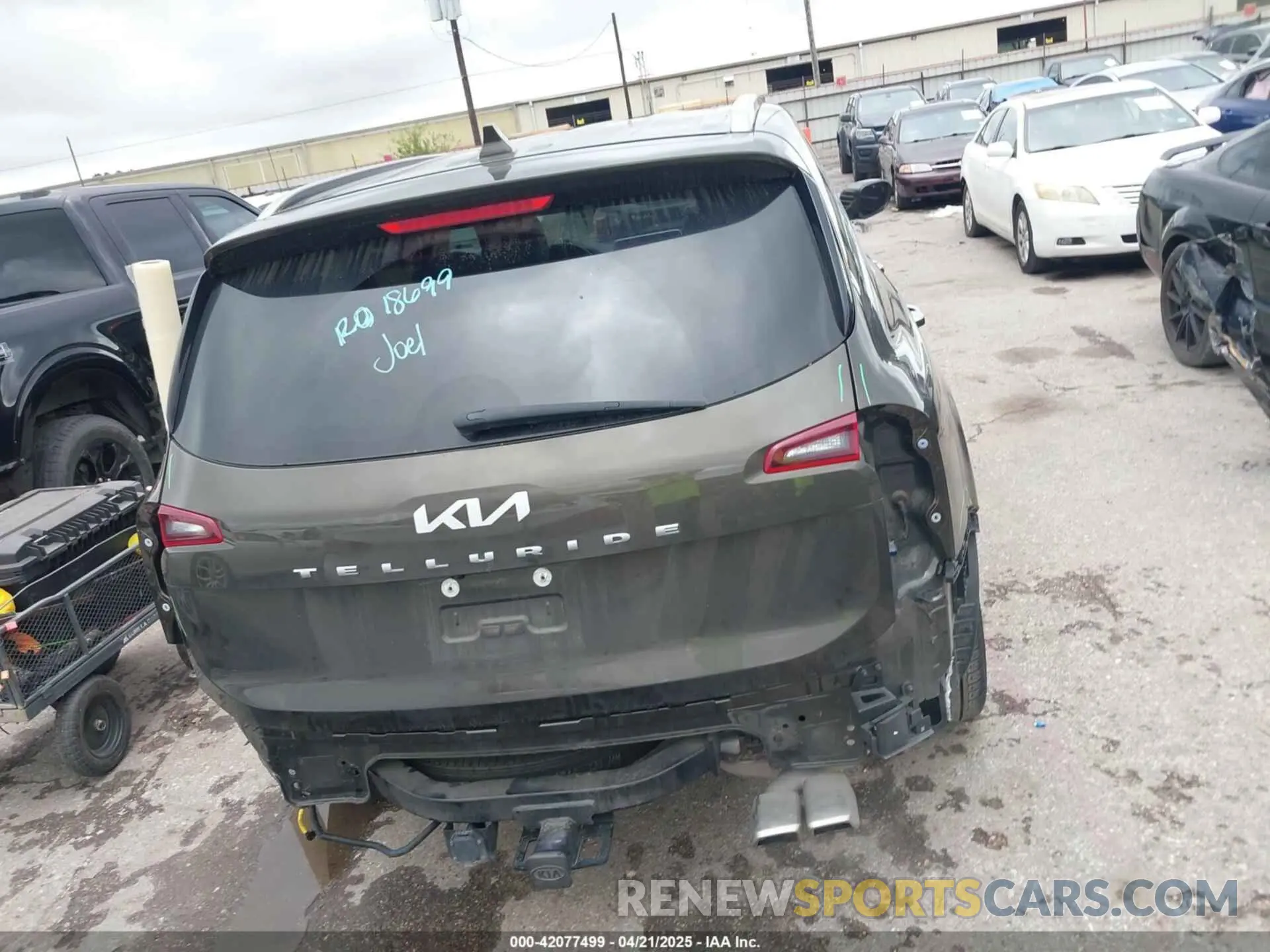 17 Photograph of a damaged car 5XYP64HC3NG256251 KIA TELLURIDE 2022