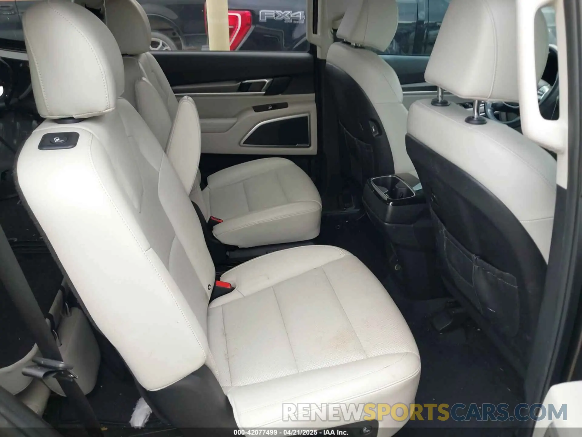 8 Photograph of a damaged car 5XYP64HC3NG256251 KIA TELLURIDE 2022