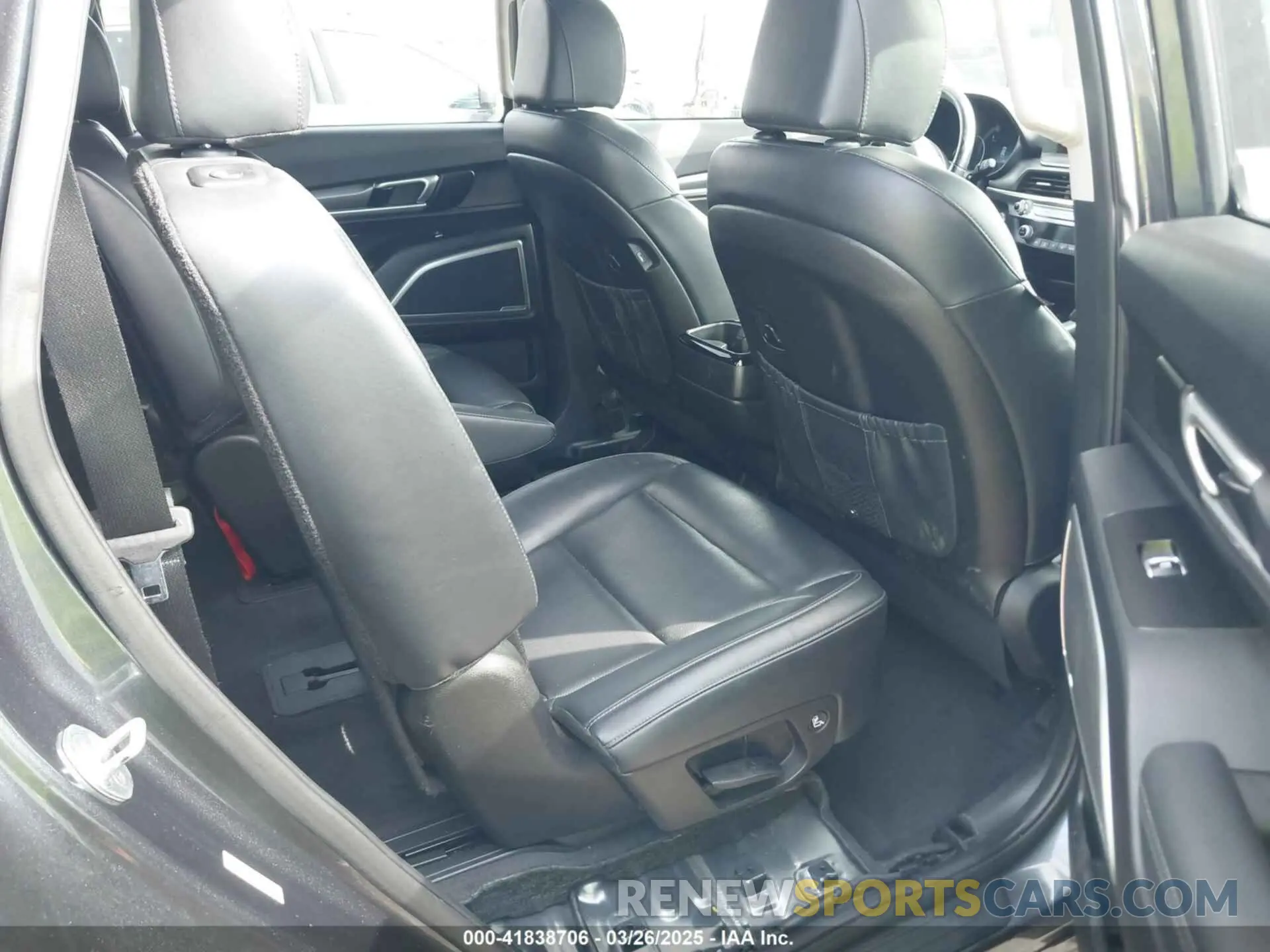 8 Photograph of a damaged car 5XYP64HC6NG232543 KIA TELLURIDE 2022