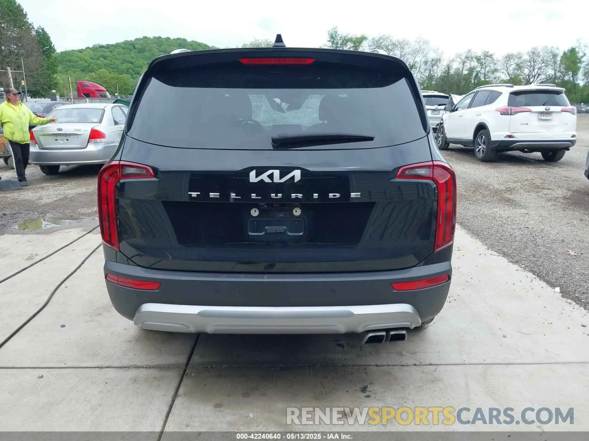17 Photograph of a damaged car 5XYP64HC6NG261279 KIA TELLURIDE 2022