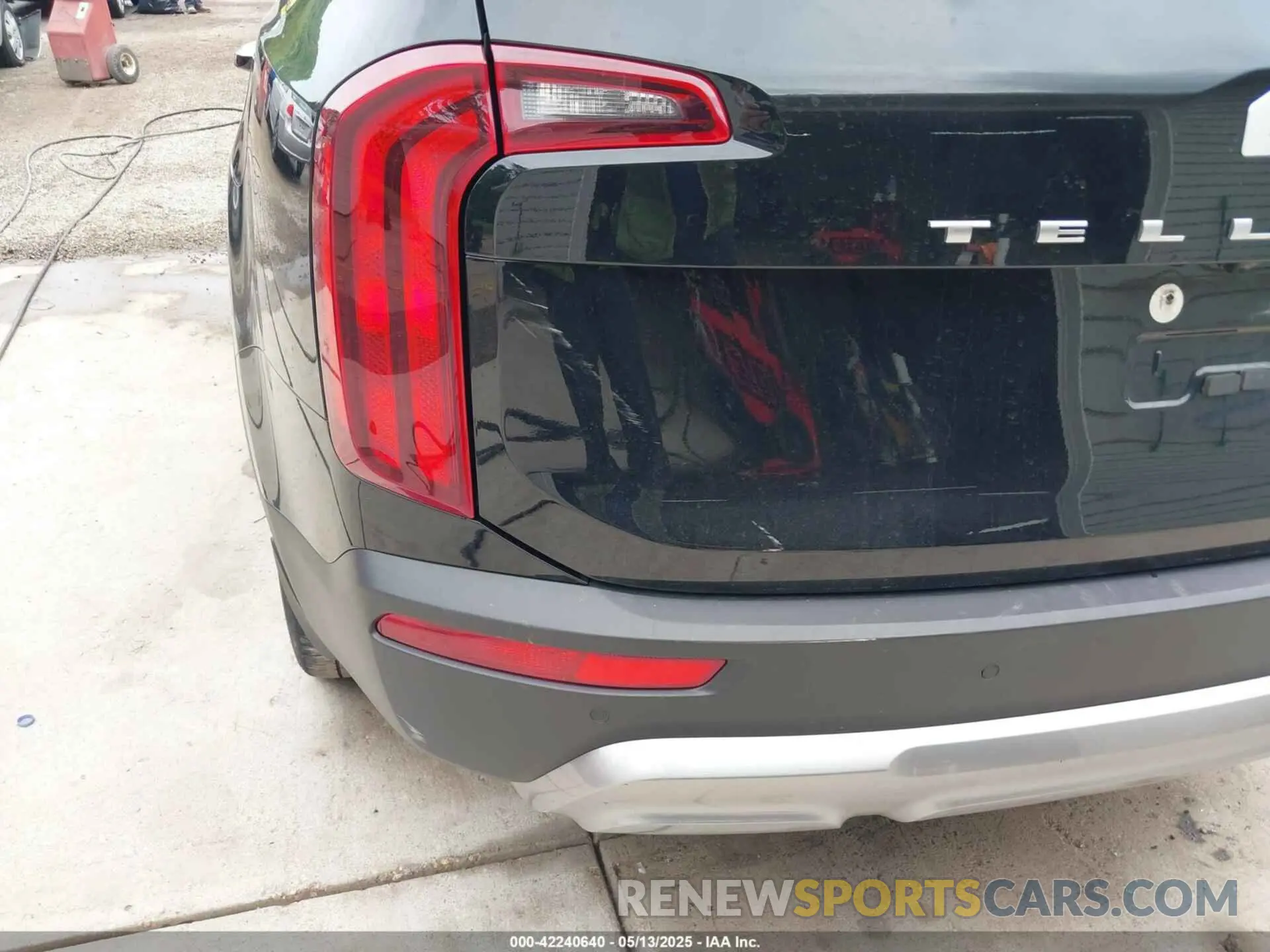 19 Photograph of a damaged car 5XYP64HC6NG261279 KIA TELLURIDE 2022
