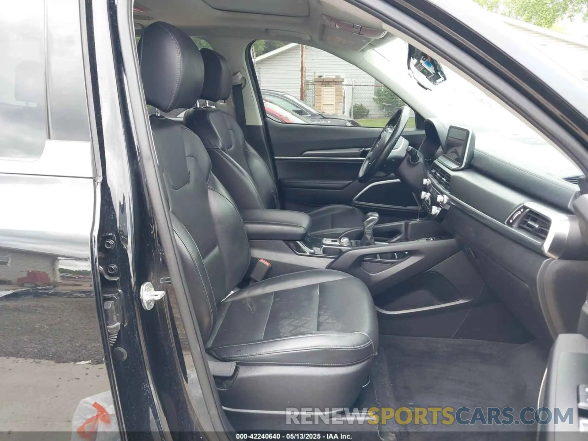 5 Photograph of a damaged car 5XYP64HC6NG261279 KIA TELLURIDE 2022