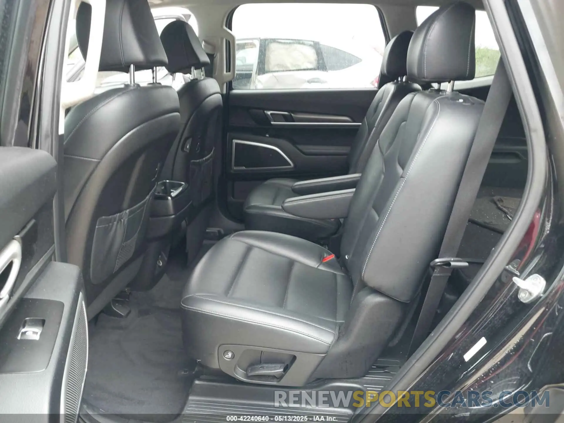 8 Photograph of a damaged car 5XYP64HC6NG261279 KIA TELLURIDE 2022