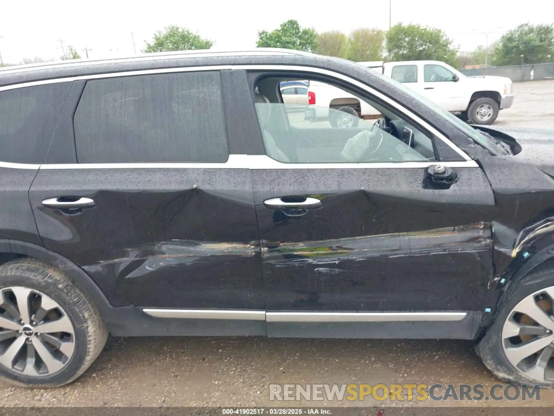 13 Photograph of a damaged car 5XYP64HC7NG198239 KIA TELLURIDE 2022