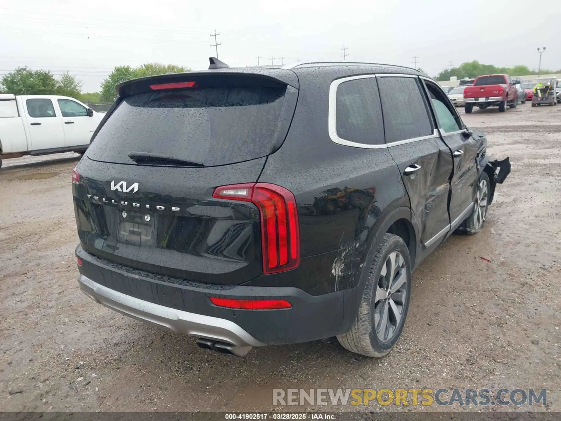 4 Photograph of a damaged car 5XYP64HC7NG198239 KIA TELLURIDE 2022
