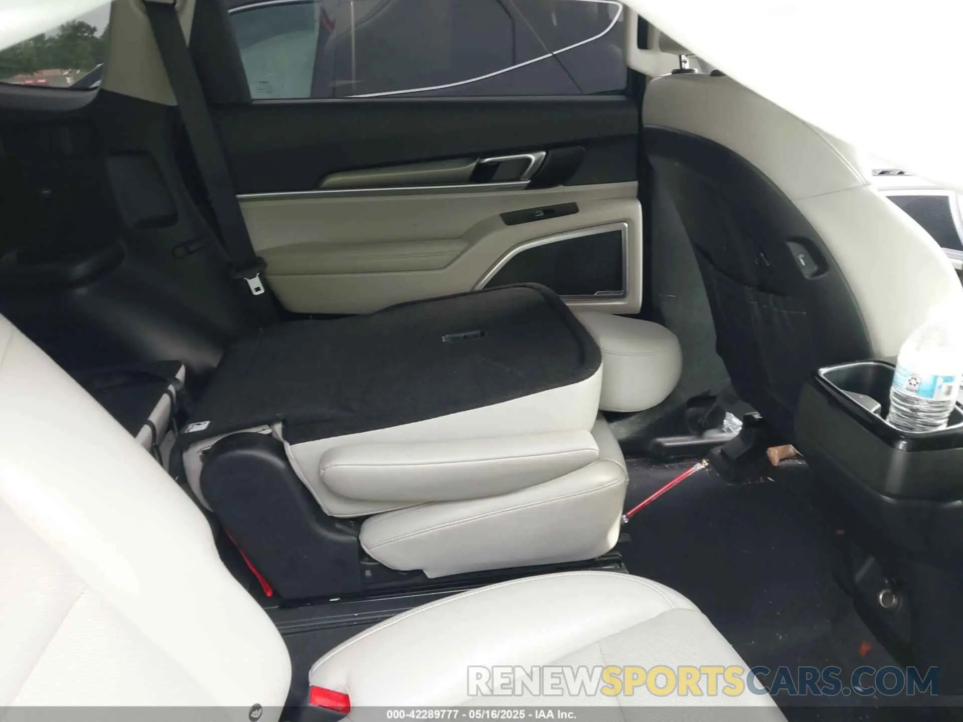 8 Photograph of a damaged car 5XYP64HCXNG225885 KIA TELLURIDE 2022