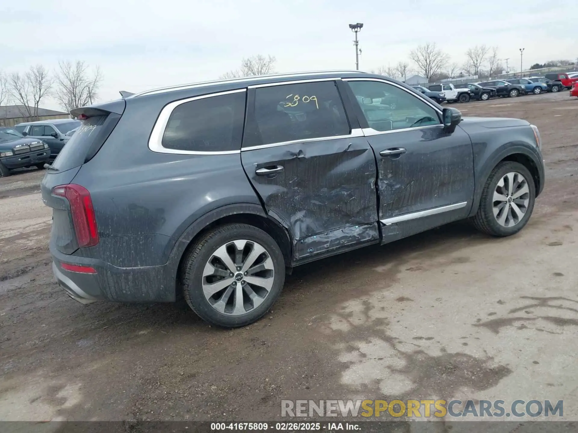 4 Photograph of a damaged car 5XYP6DHC1NG233633 KIA TELLURIDE 2022