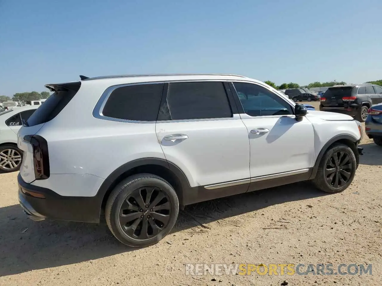 3 Photograph of a damaged car 5XYP6DHC2NG241756 KIA TELLURIDE 2022