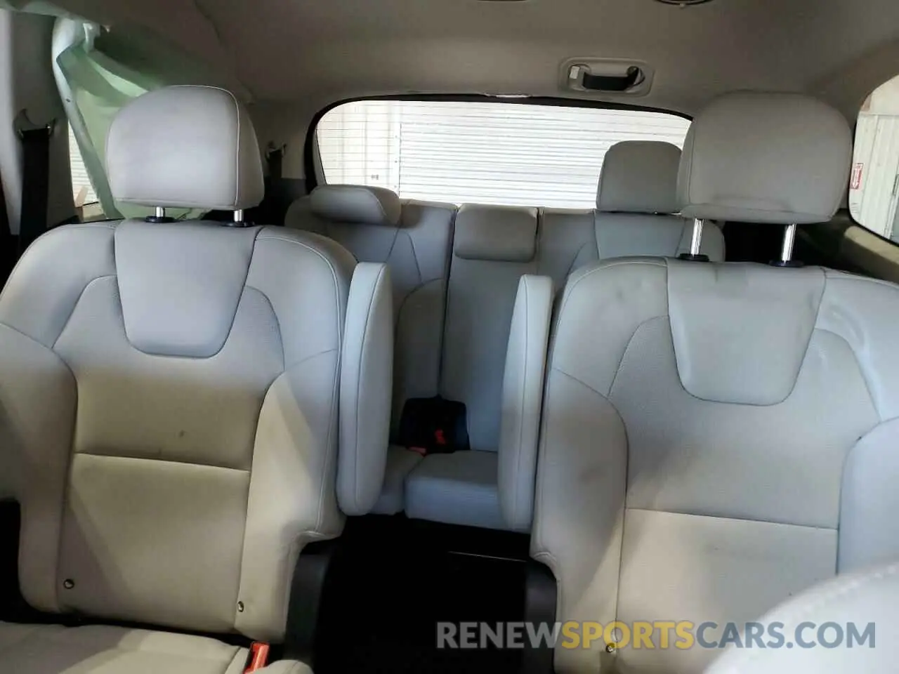 10 Photograph of a damaged car 5XYP6DHC2NG285465 KIA TELLURIDE 2022