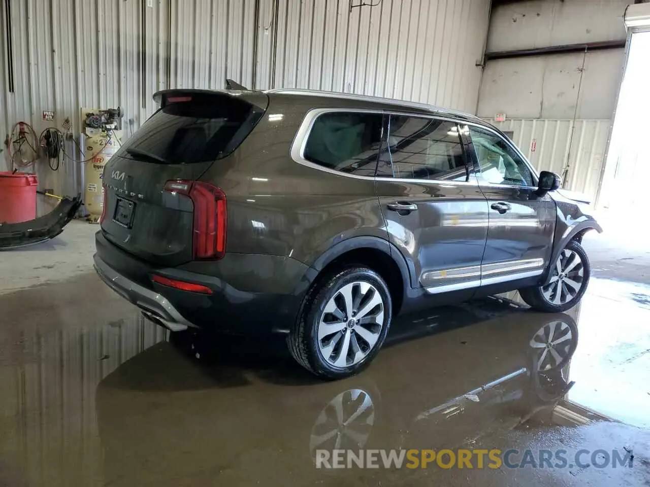 3 Photograph of a damaged car 5XYP6DHC2NG285465 KIA TELLURIDE 2022