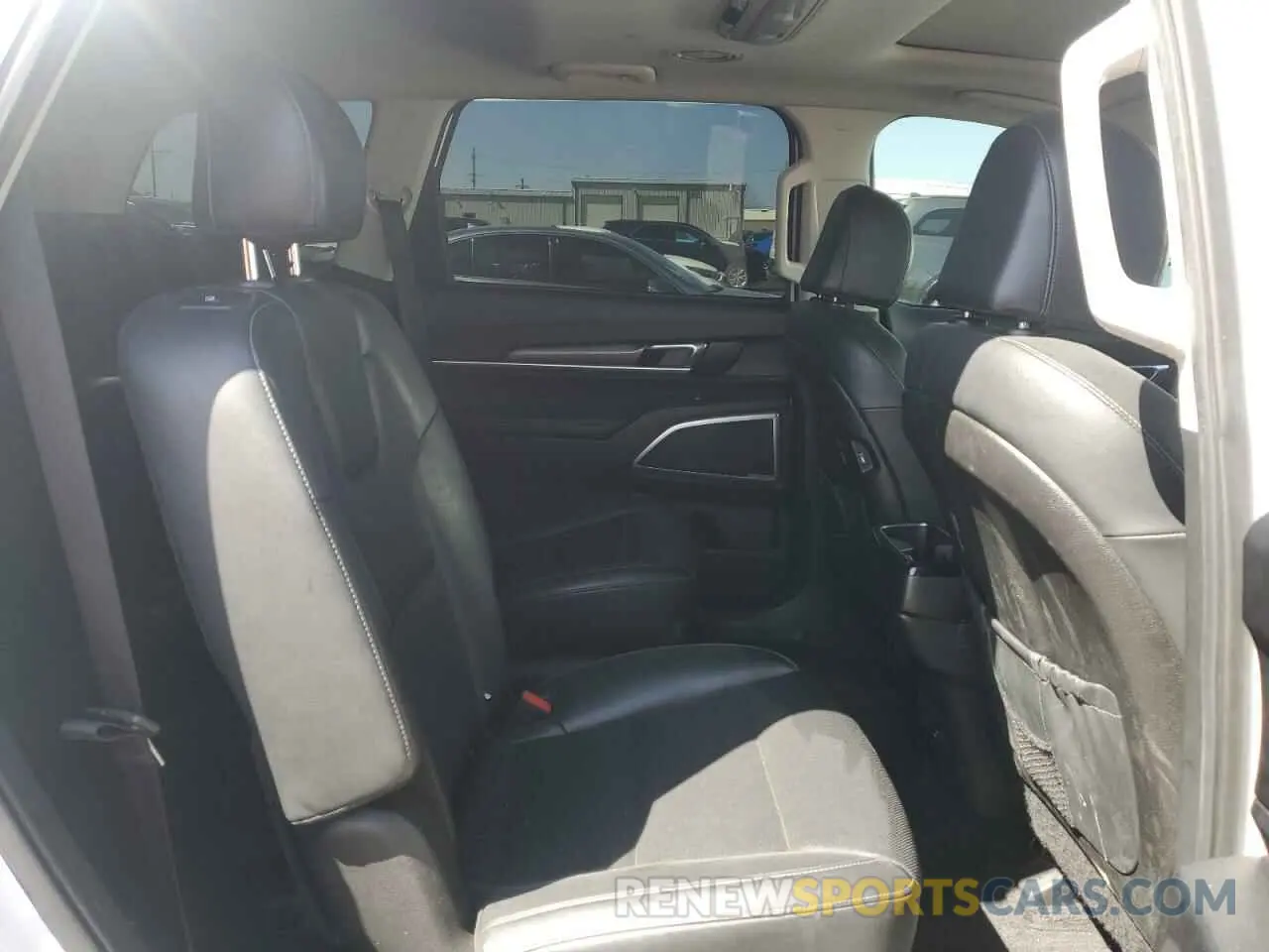 11 Photograph of a damaged car 5XYP6DHC2NG298216 KIA TELLURIDE 2022