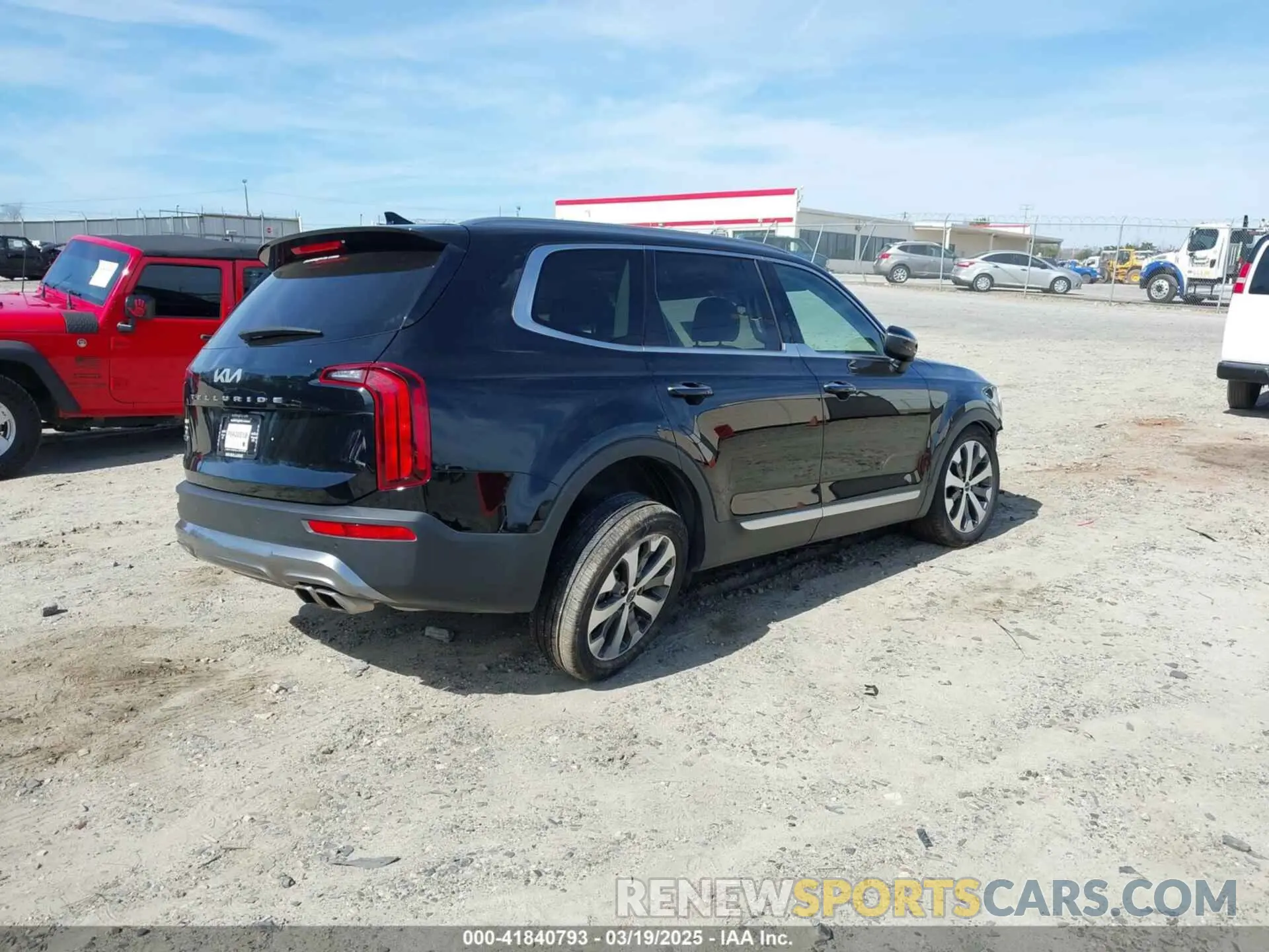 4 Photograph of a damaged car 5XYP6DHC3NG239238 KIA TELLURIDE 2022