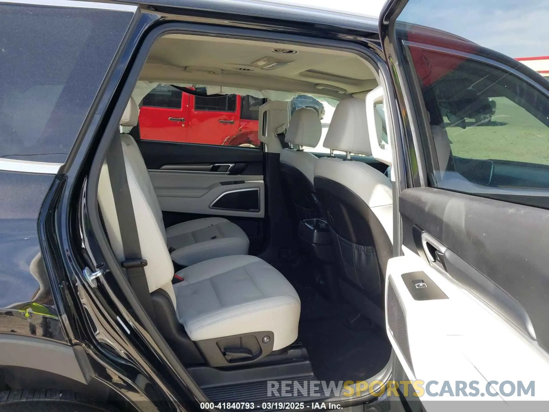 8 Photograph of a damaged car 5XYP6DHC3NG239238 KIA TELLURIDE 2022