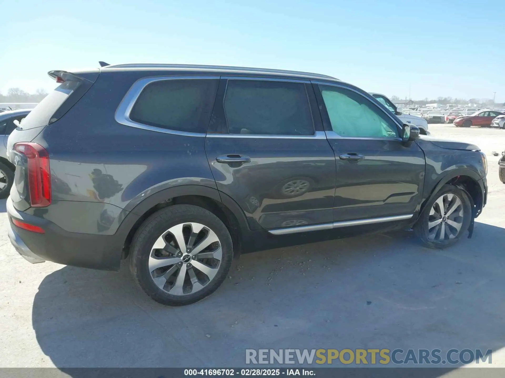 13 Photograph of a damaged car 5XYP6DHC6NG236642 KIA TELLURIDE 2022