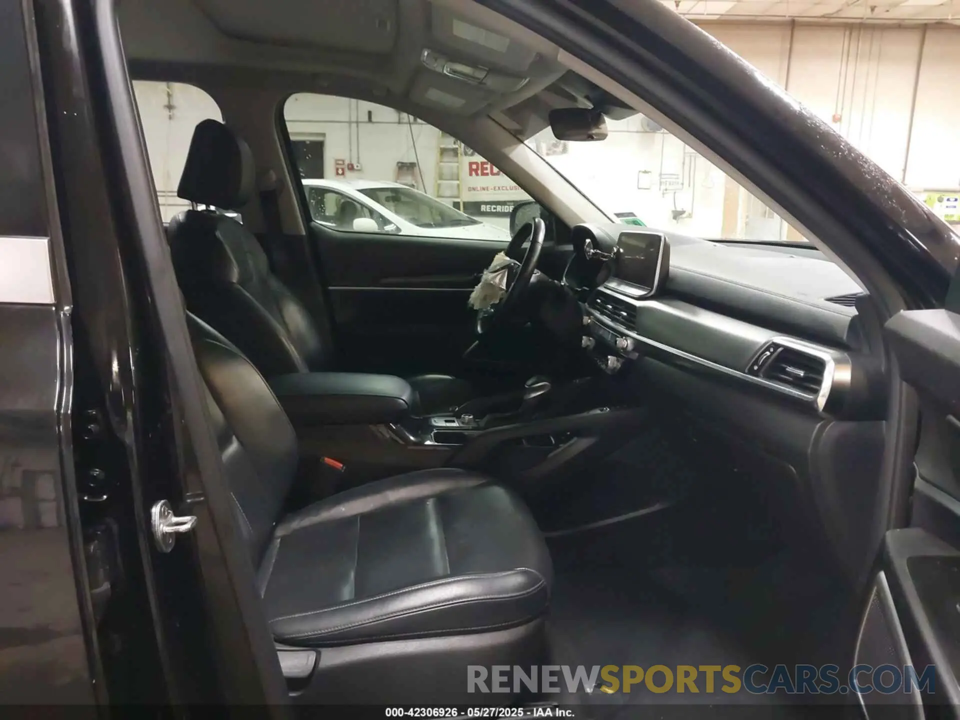 5 Photograph of a damaged car 5XYP6DHC6NG258835 KIA TELLURIDE 2022
